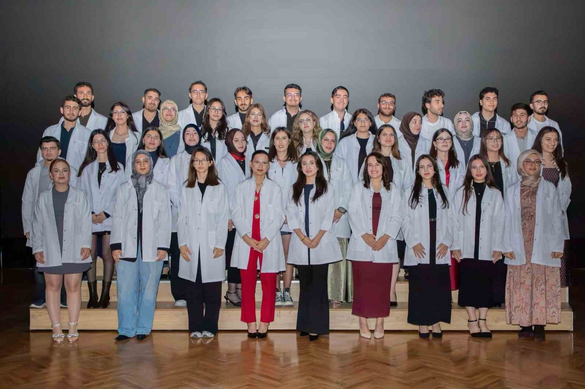 EBYÜ Diş Hekimliği Fakültesinde beyaz önlük töreni düzenlendi