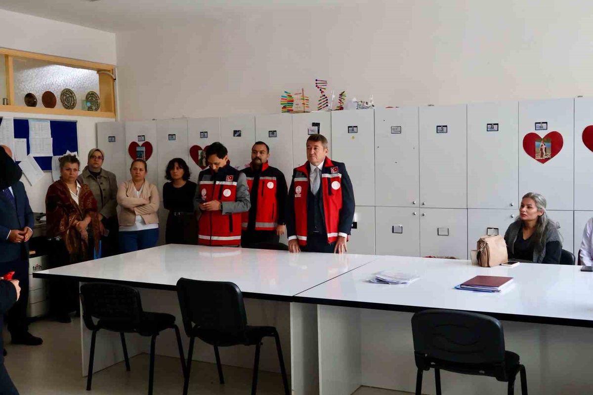 Bilecik'te Osmangazi Ortaokulunda deprem ve yangın tatbikatı yapıldı
