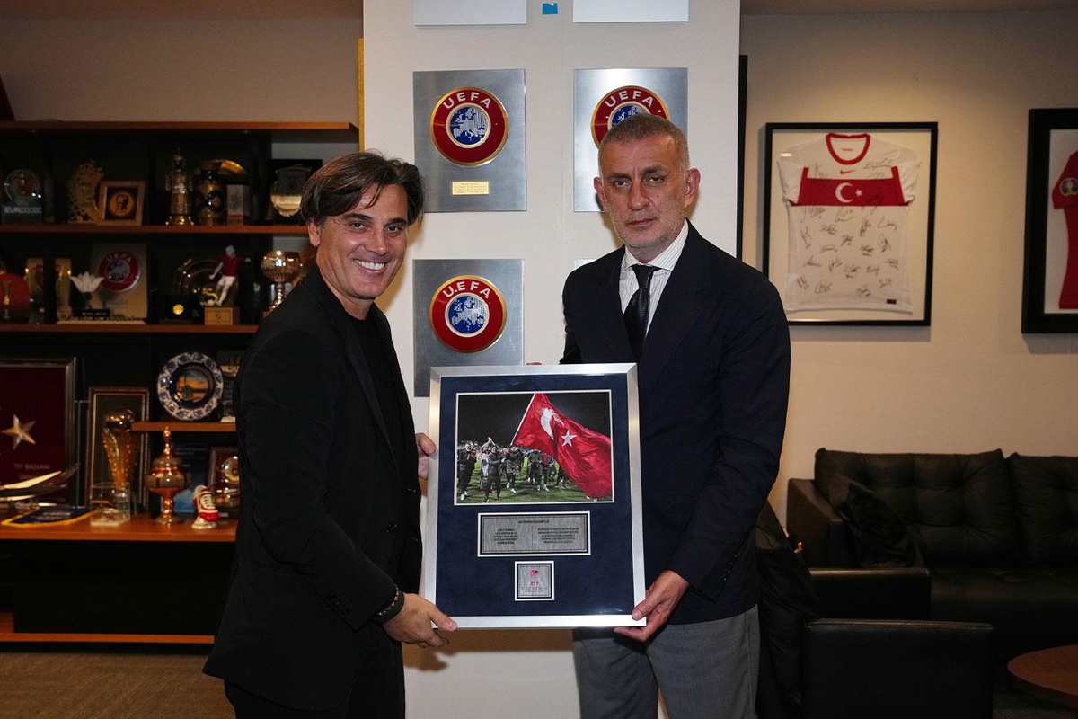 İbrahim Hacıosmanoğlu, Montella ile vedalaştı! Dikkat çeken hediye