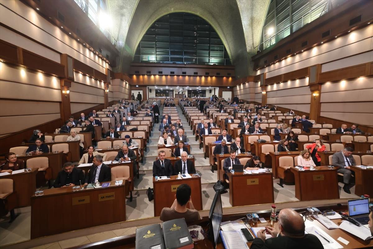 İstanbul'u sağanak vurdu, CHP'li İBB Meclis üyesi 'Hiçbir yerde su baskını yok' dedi! AK Parti grubundan tepki
