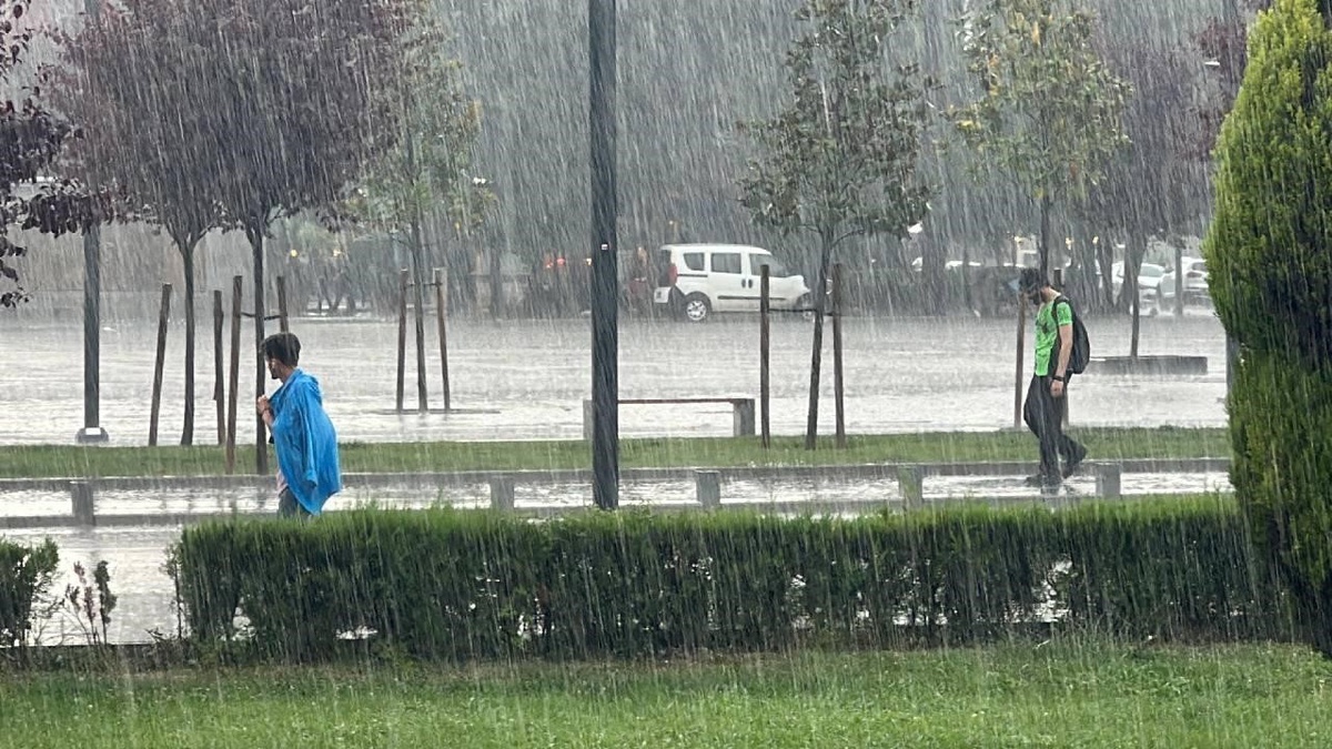 [BELEDIYE · Zonguldak] Meteoroloji, Düzce ve Zonguldak için metrekareye 51-100 kg yağış uyarısı yayımladı