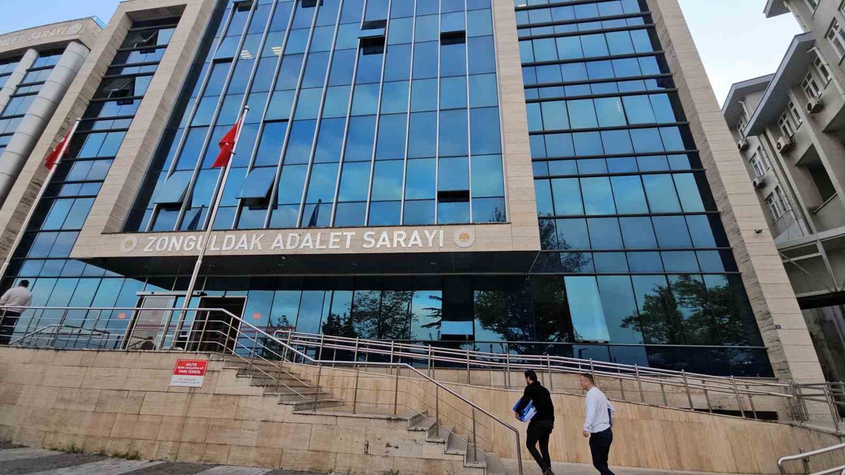 [BELEDIYE · Zonguldak] Zonguldak'ta rüşvet iddiasıyla yürütülen soruşturmada 16 şüpheli adliyeye sevk edildi