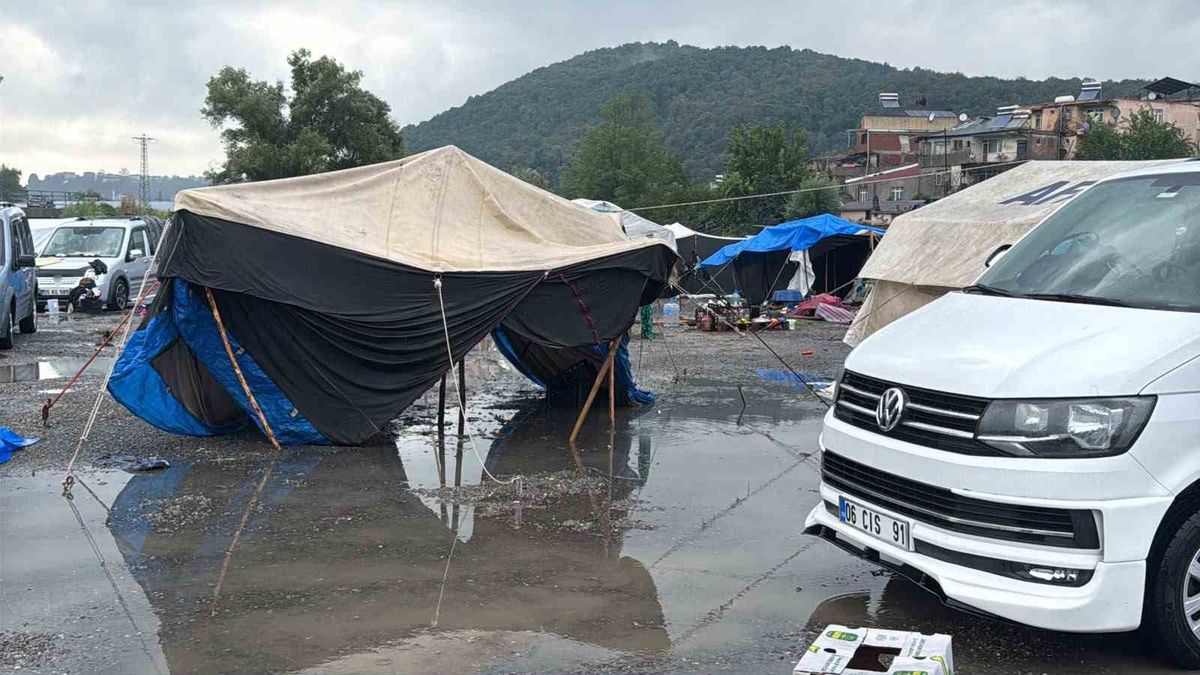 [BELEDIYE · Zonguldak · Alaplı] Alaplı'da sağanak fındık işçilerini vurdu: 60 çadır su altında