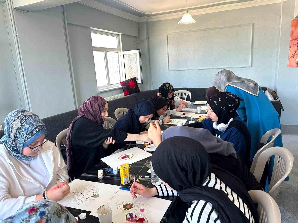 [BELEDIYE · Zonguldak · Alaplı] Alaplı'da gençler telefon ekranından tezhip sanatına yöneldi