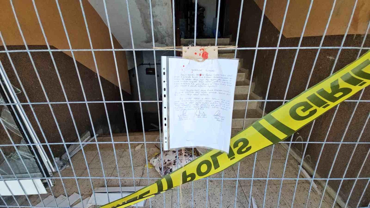 [BELEDIYE · Zonguldak · Çaycuma] Zonguldak'taki Doğalgaz Patlaması: İki Yaralı, Apartman Tahliye Edildi