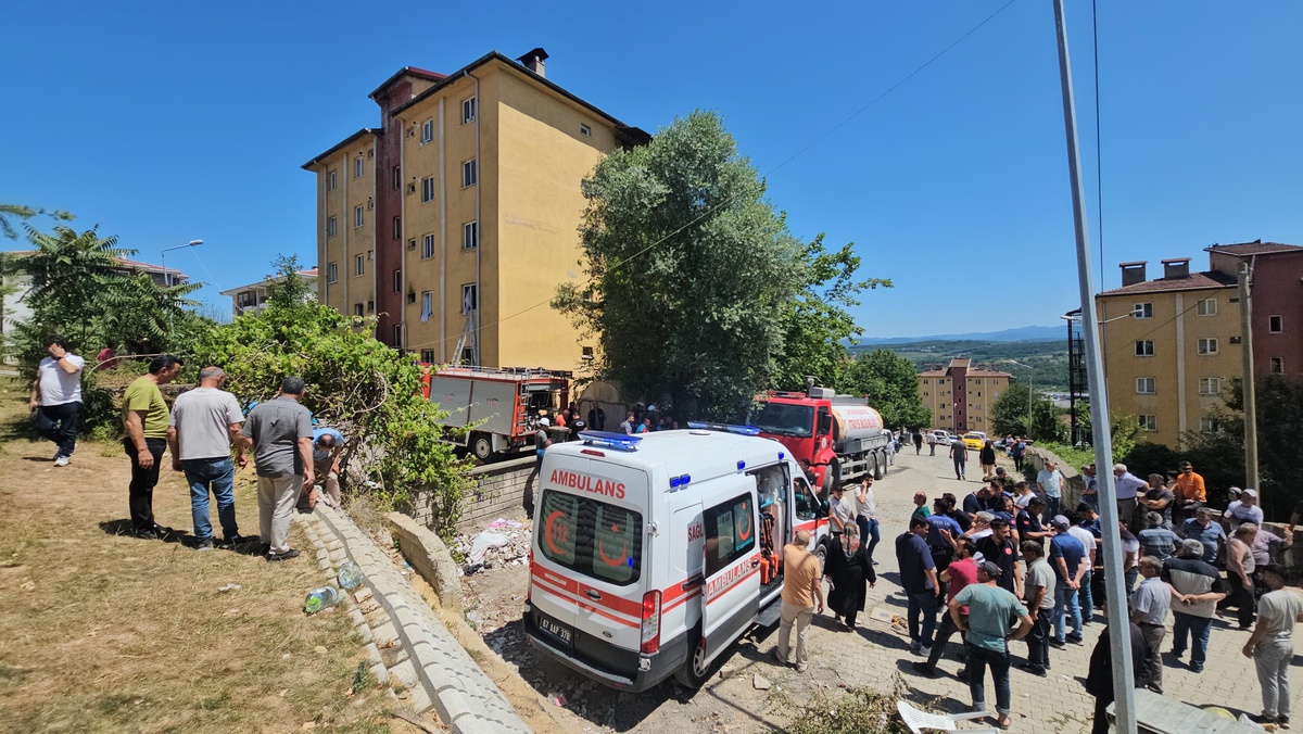 [YEREL / KAMU · Zonguldak · Çaycuma] Çaycuma'da Apartman Patladı: 1'i Ağır 5 Yaralı