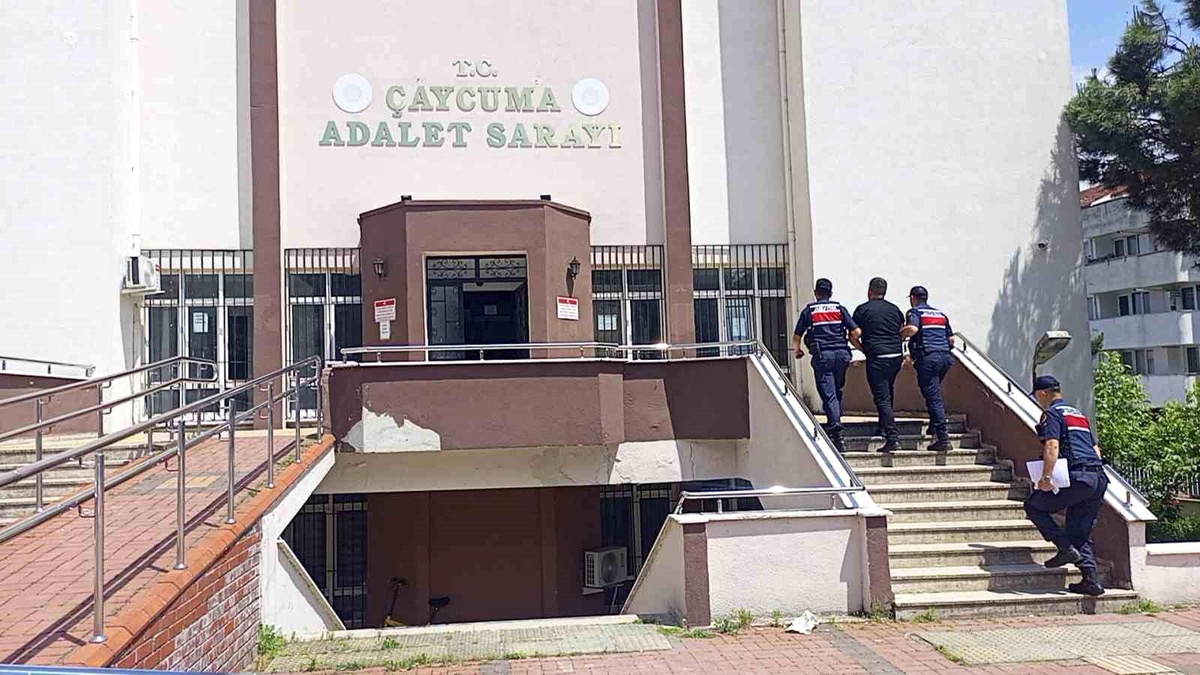[YEREL / KAMU · Zonguldak · Çaycuma] Zonguldak'ta Kasap İş Yerinde Çalışan Şahıs, İşvereni Vurarak Yaraladı
