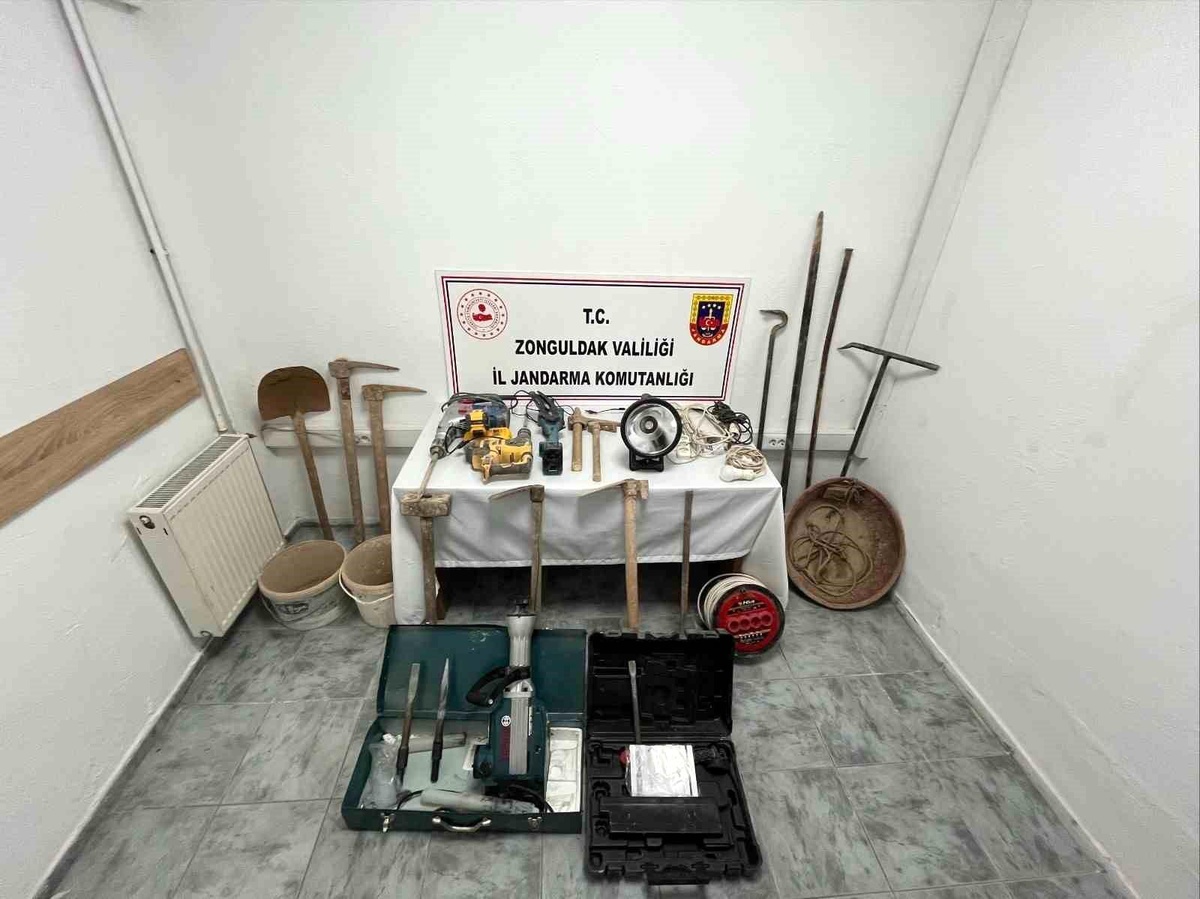 [YEREL / KAMU · Zonguldak · Çaycuma] Zonguldak'ta Kaçak Kazı Yapan 5 Kişi Yakalandı