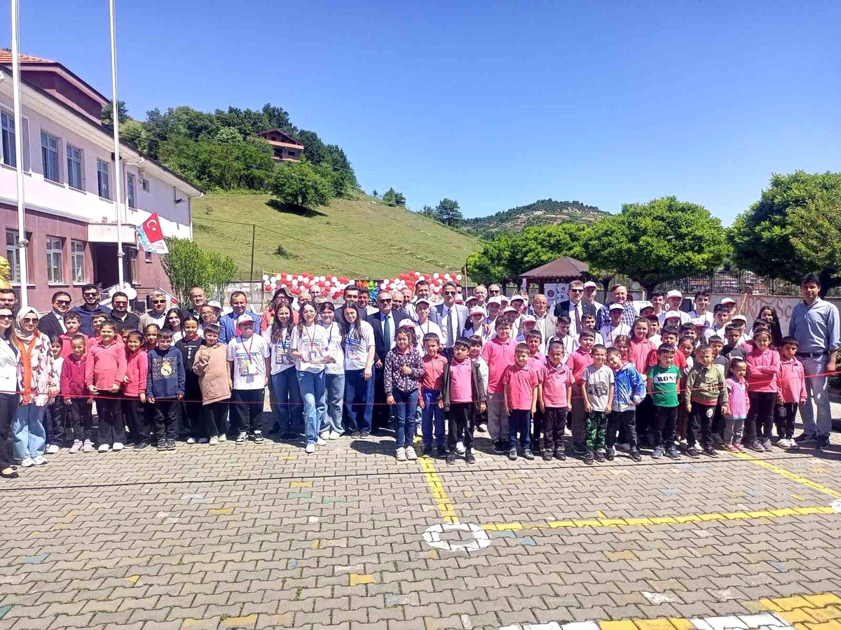 [BELEDIYE · Zonguldak · Çaycuma] Yukarı Taşçılı Ortaokulu'nda TÜBİTAK Bilim Fuarı Düzenlendi