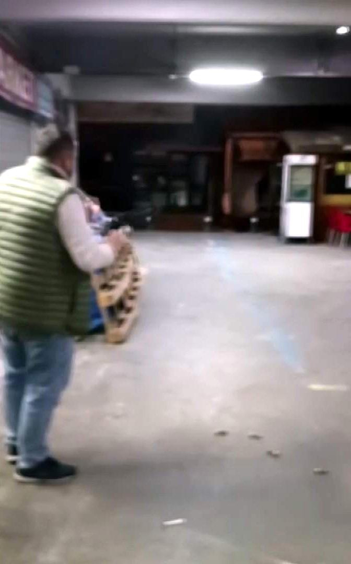 [YEREL / KAMU · Zonguldak · Devrek] Devrek'te dehşet anları kamerada: Tüfekle iş yerine kurşun yağdırdı