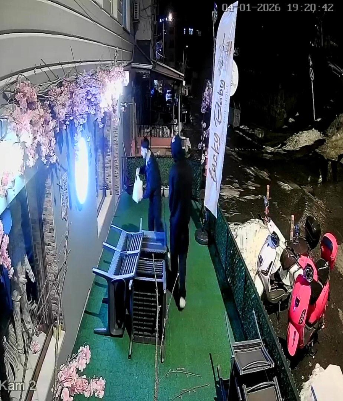 [YEREL / KAMU · Zonguldak · Ereğli] Kardan adamı yıkan gençlerden iç ısıtan özür