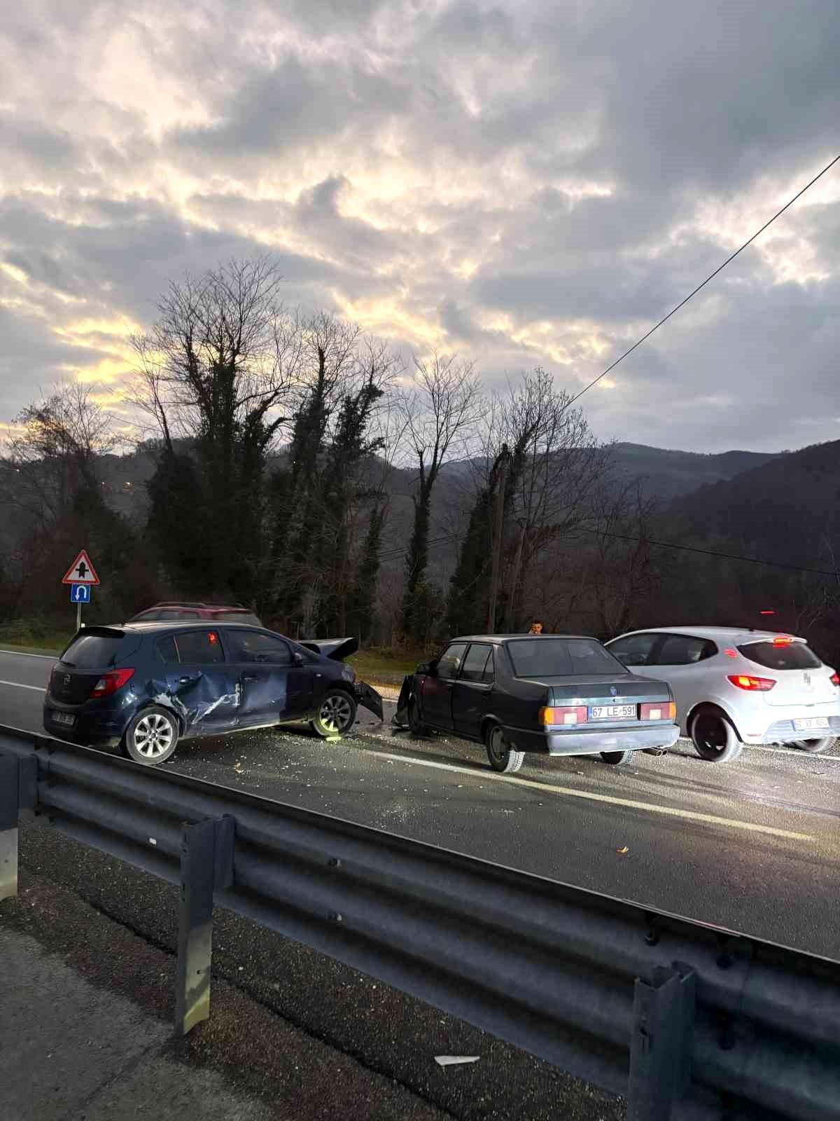 [YEREL / KAMU · Zonguldak · Ereğli] Zonguldak'ta Üç Araçlı Kaza: Bir Yaralı