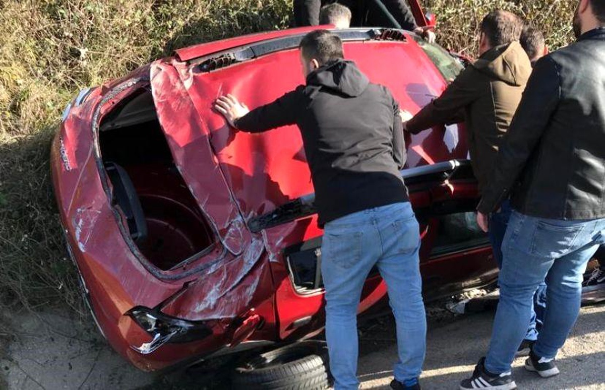 [YEREL / KAMU · Zonguldak · Ereğli] Zonguldak-Ereğli yolunda otomobil takla attı