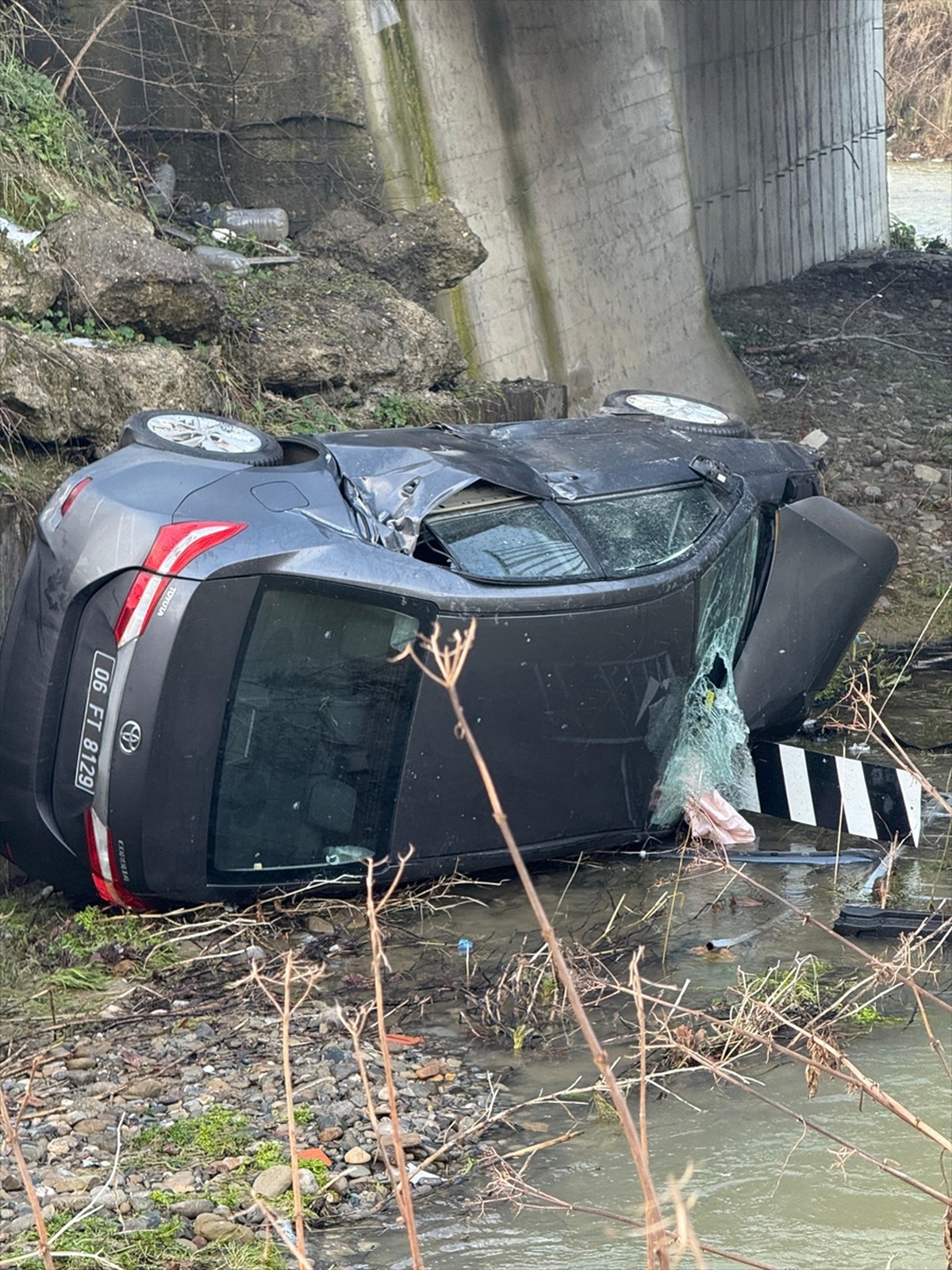 [YEREL / KAMU · Zonguldak · Gökçebey] Zonguldak'ta kaza sonrası dereye düşen otomobilin sürücüsü yaralandı