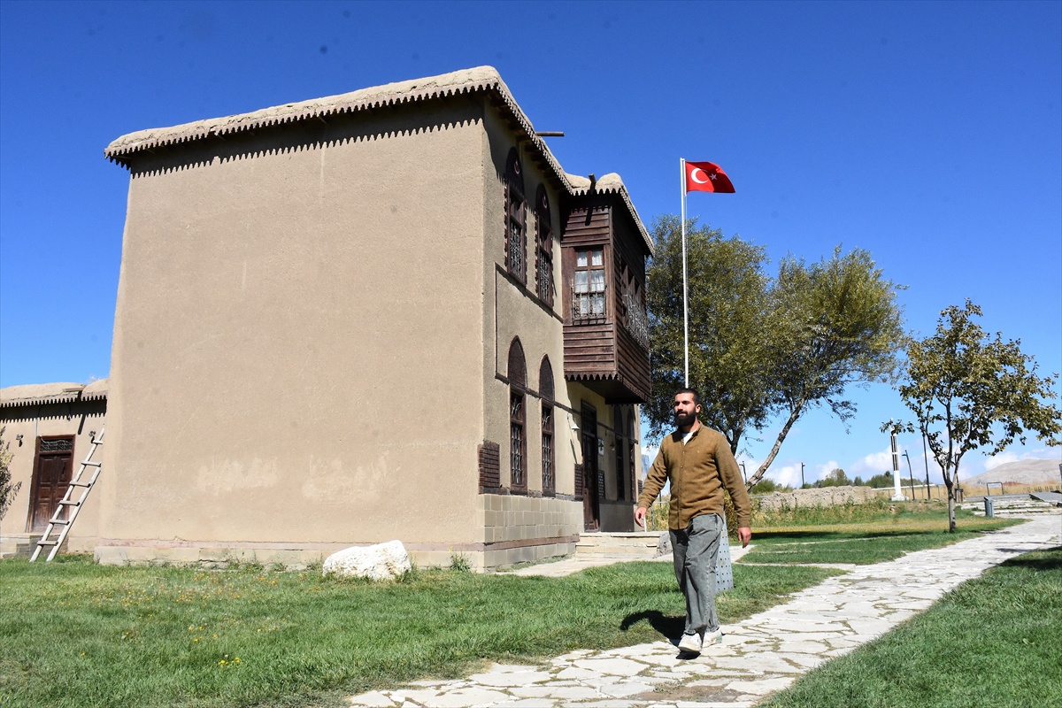 [BELEDIYE · Van] Van Kalesi'ndeki camiye her gün yaklaşık 5 bin adım atan imam vekili namaz kıldırıyor