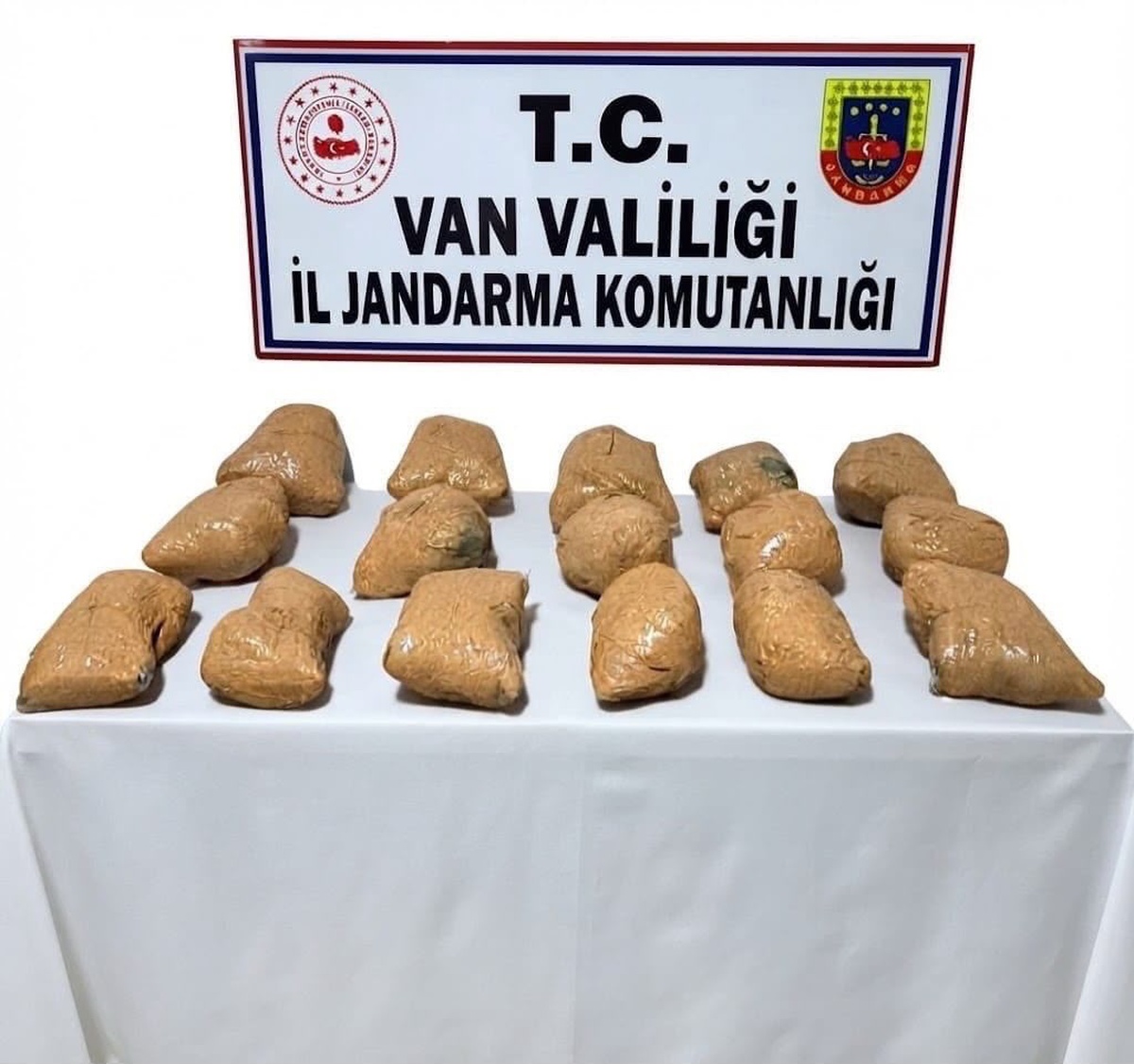 [BELEDIYE · Van] Van Saray'da toprağa gizlenen 22 kilo 100 gram toz esrar ele geçirildi