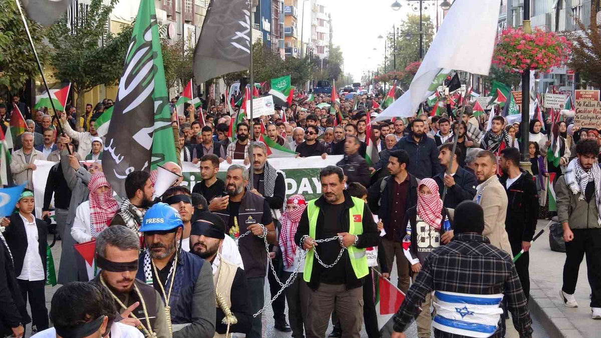 [BELEDIYE · Van] Van'da binlerce kişi Filistin'e destek için Kent Meydanı'na yürüdü