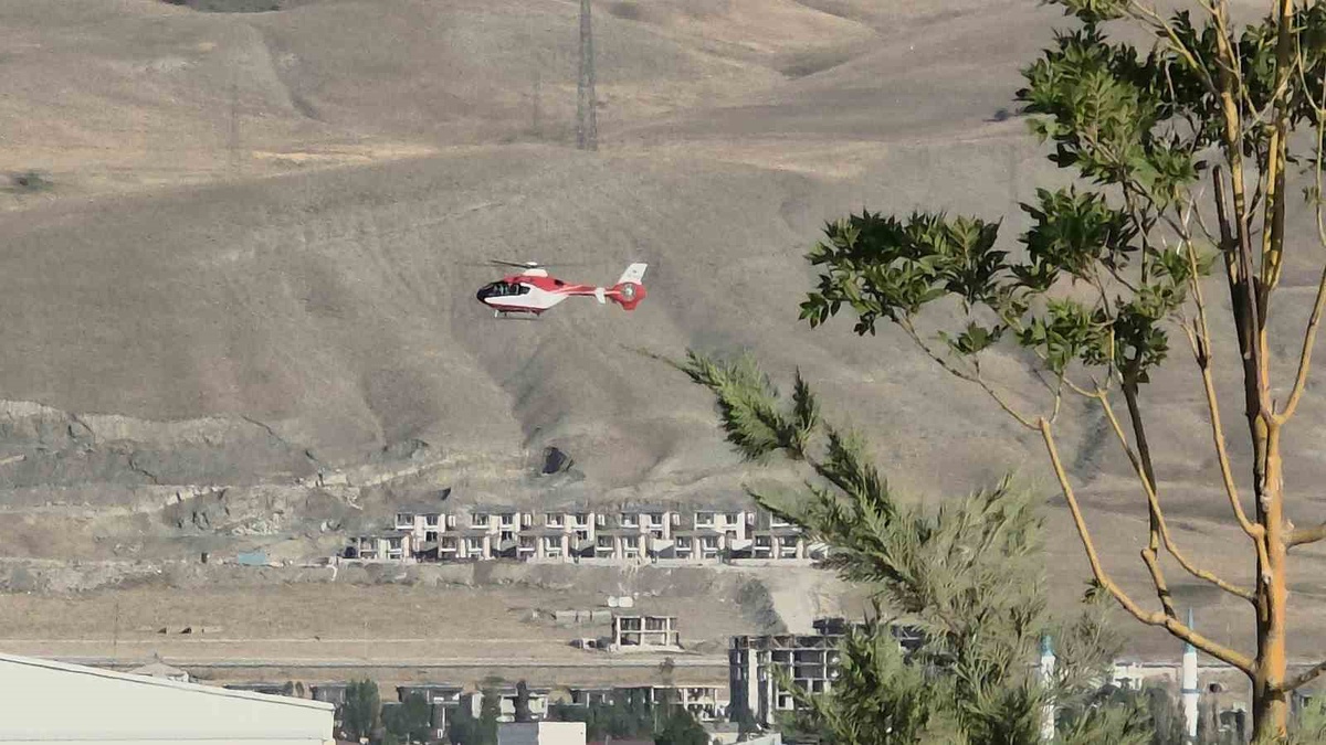 [BELEDIYE · Van · Bahçesaray] Hamile Kadın Helikopterle Van'a Sevk Edildi