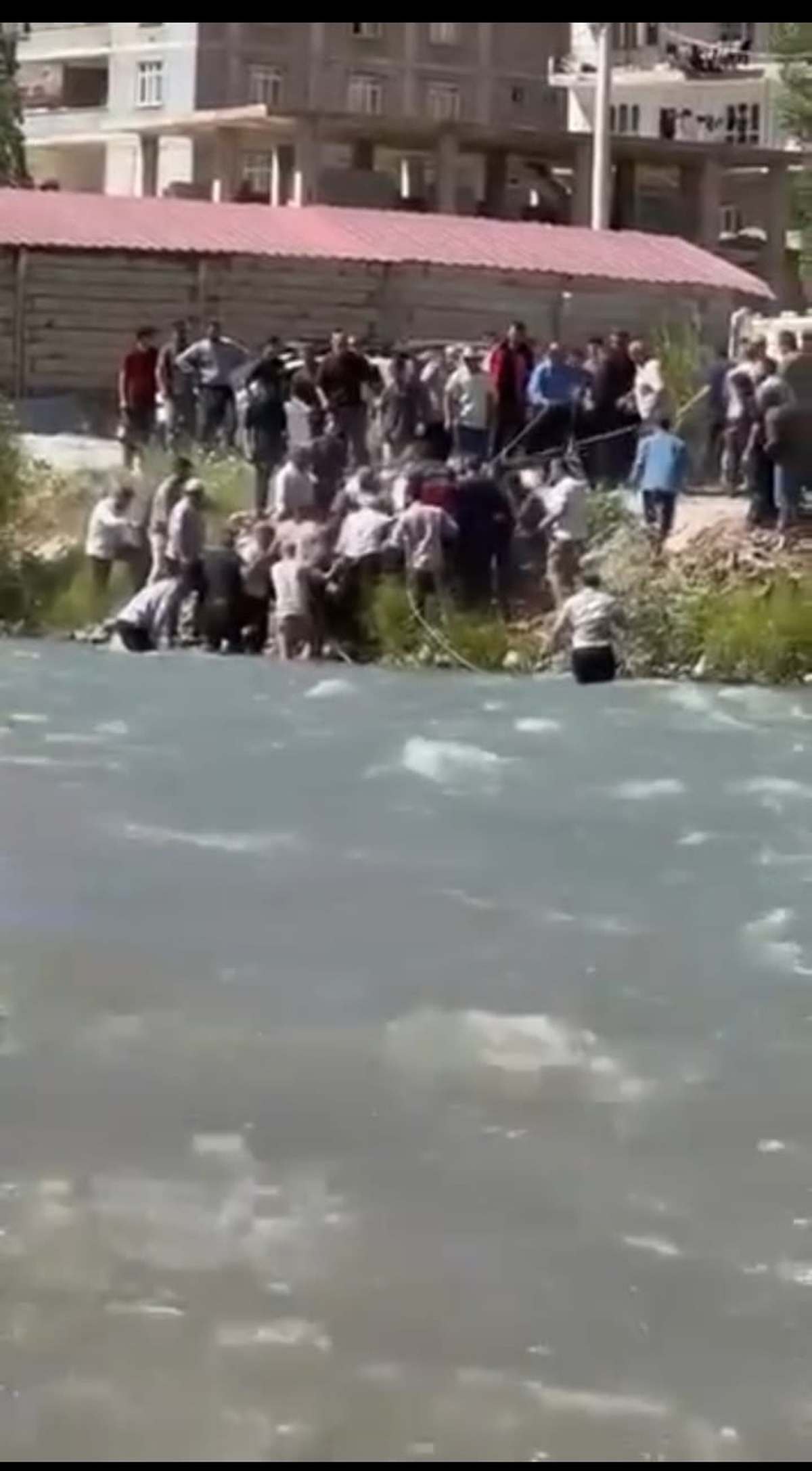 [BELEDIYE · Van · Bahçesaray] Gittiği piknikte dereye düşüp hayatını kaybetti