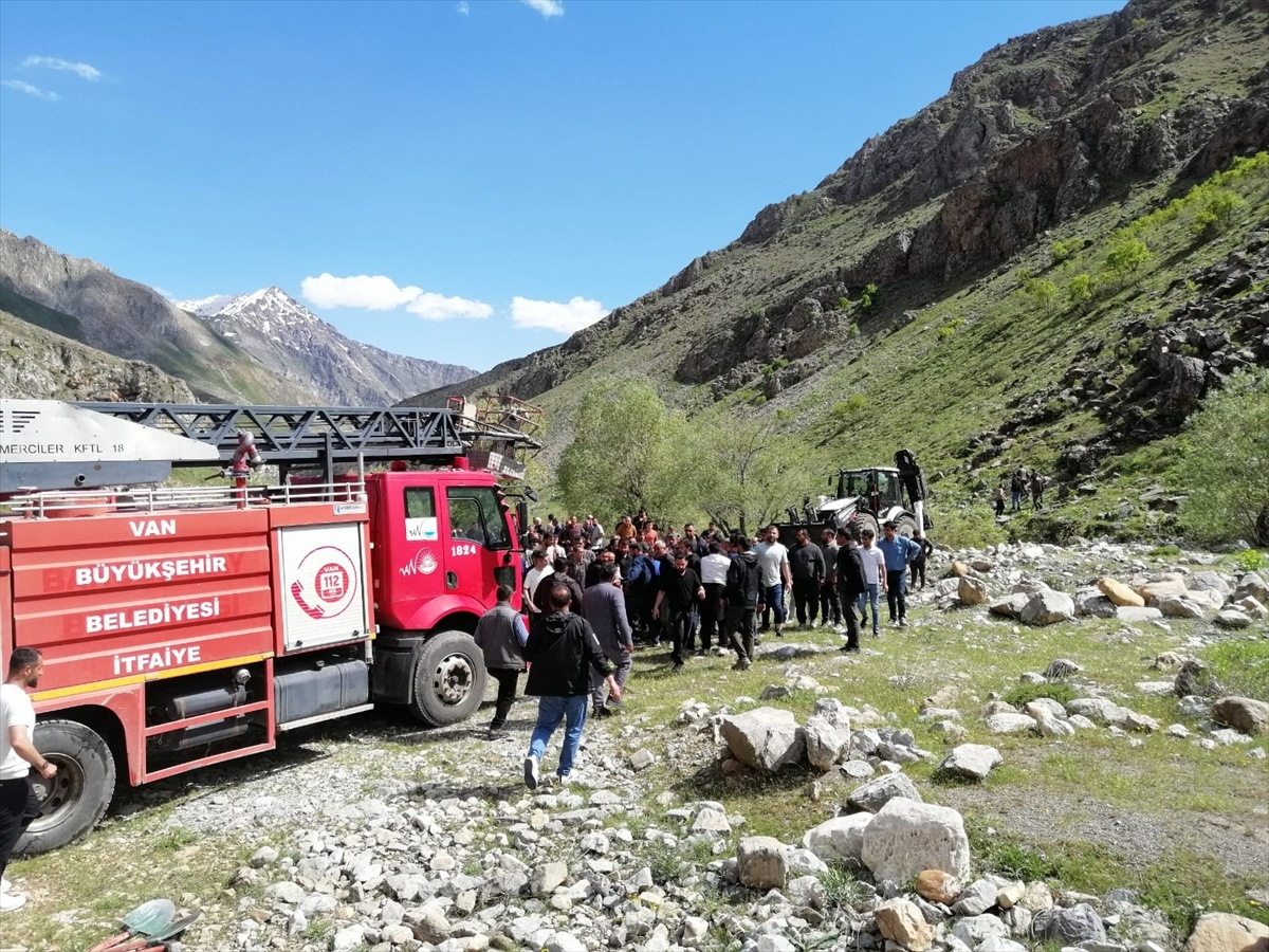 [BELEDIYE · Van · Bahçesaray] Van'da dereye düşen genç hayatını kaybetti
