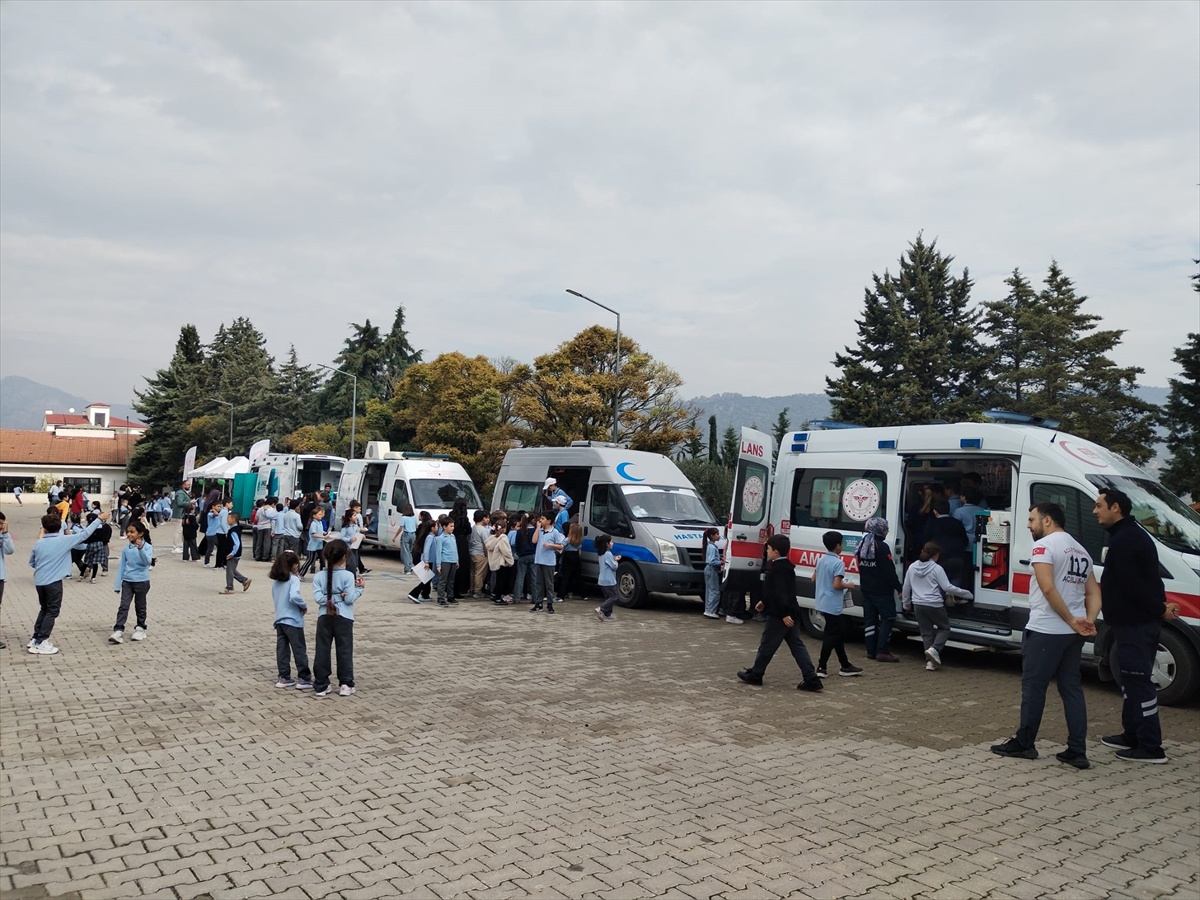 Bilecik İl Sağlık Müdürlüğü Osmaneli'deki öğrencilere sağlık eğitimi düzenledi