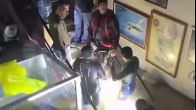 Stüdyoda mahsur kalmışlardı: Murat Boz ile Demet Özdemir botla kurtarıldı