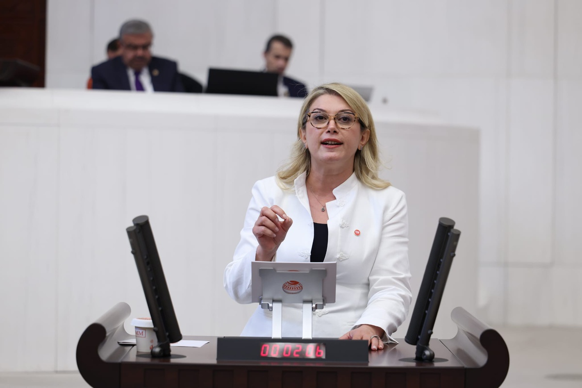 Asu Kaya, kadın çiftçilere devlet ödemeli emeklilik ve her köye kreş sözü verdi