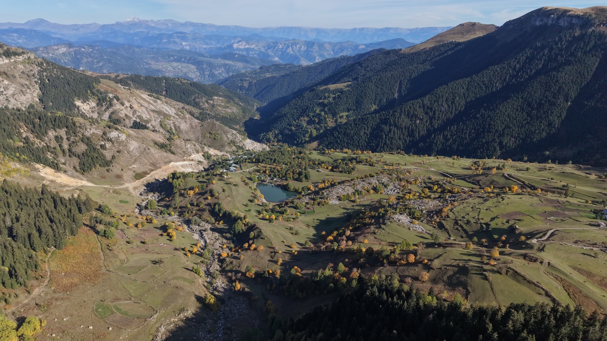 Artvin'in Cittaslow ilçesi Şavşat'ta sonbahar, Maden köyünü renk cümbüşüne bürüdü