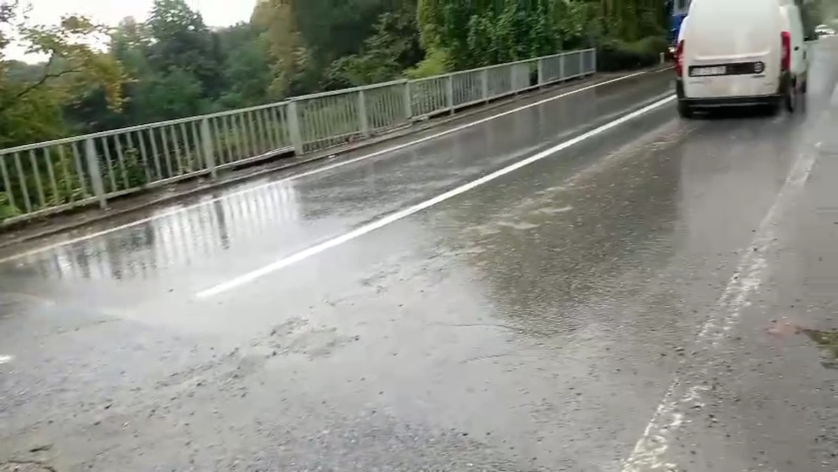 Sapanca'da Yanık Deresi köprüsü çöktü, Sapanca-İzmit kara yolu ulaşıma kapatıldı