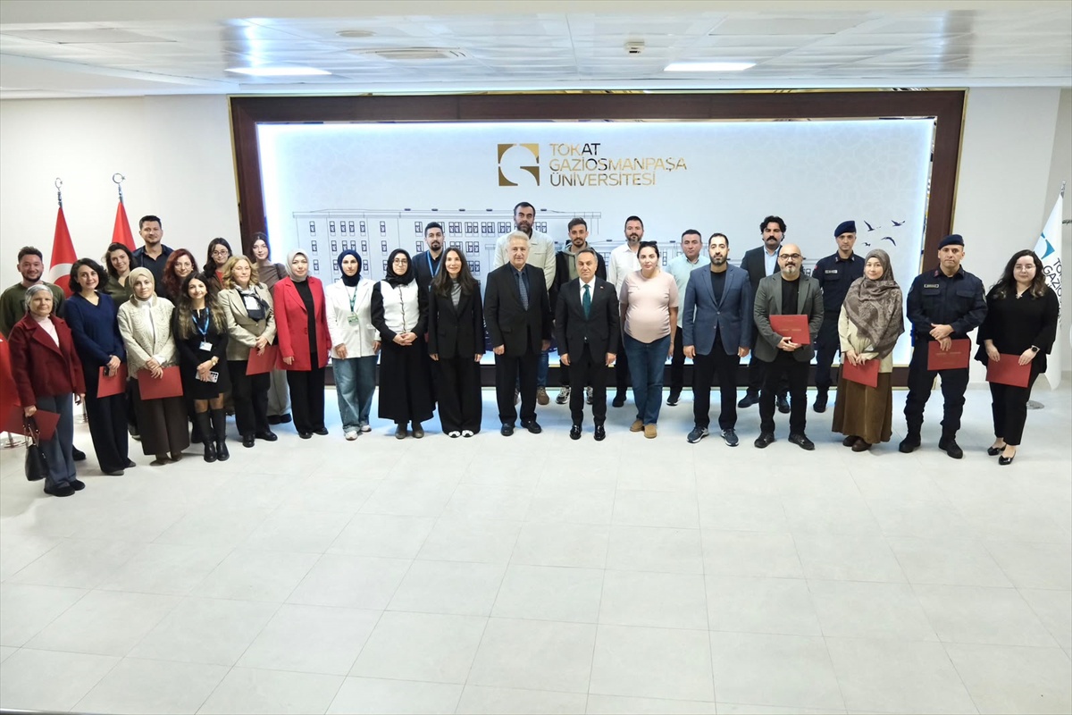 TOGÜ'de bağımlılıkla mücadelede katkı sunan eğitmenlere teşekkür belgesi verildi