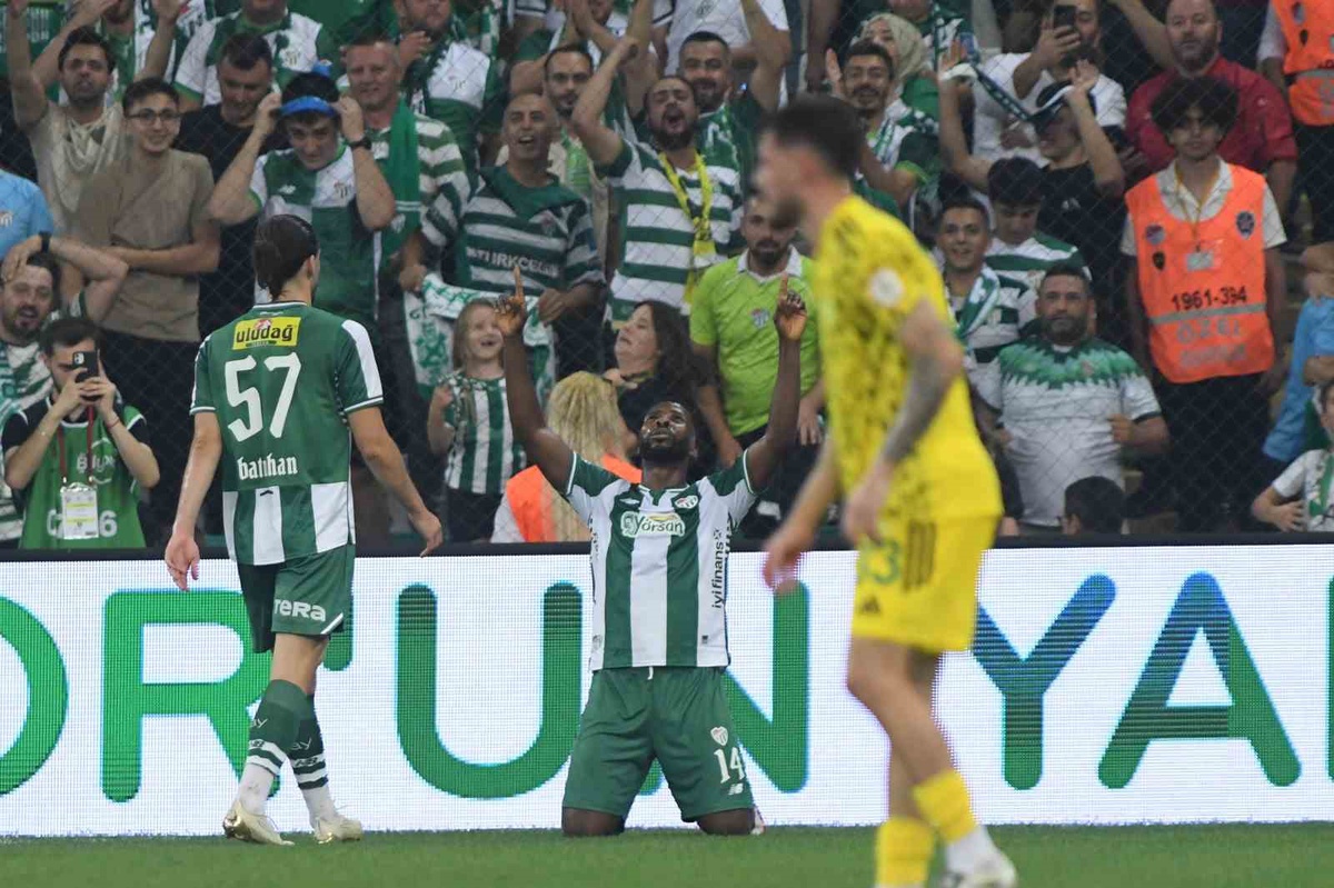 Iheanacho, Metin Oktay ve Saffet Sancaklı'yı geride bıraktı! Bursaspor'un golcüsü üst üste 10 maçta gol attı