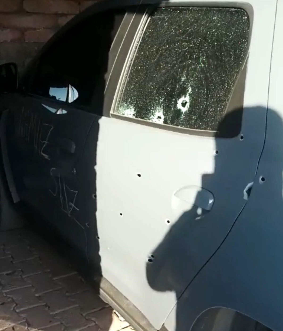 [BELEDIYE · Siirt · Baykan] Siirt'te park halindeki bir araç kurşunlandı