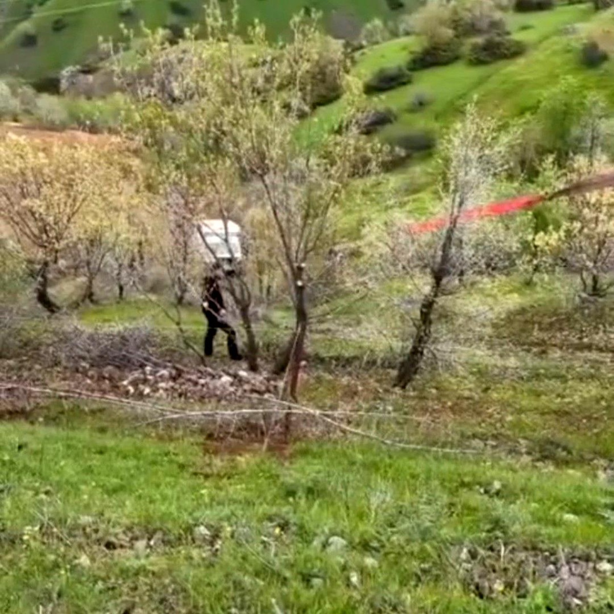 [BELEDIYE · Siirt · Baykan] Siirt'te el freni çekilmeyen kamyonet uçuruma yuvarlandı