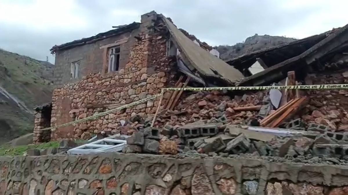 [BELEDIYE · Siirt · Baykan] Siirt'te sağanağın etkisiyle metruk ev çöktü