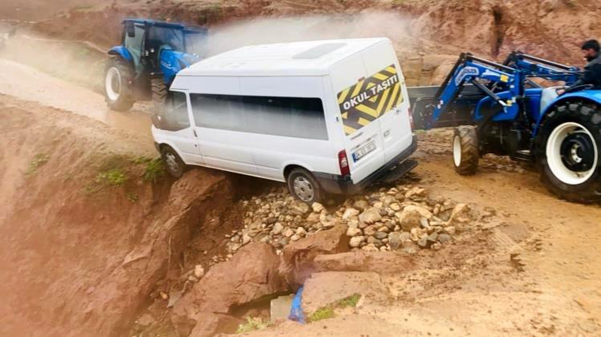 [YEREL / KAMU · Siirt · Eruh] Siirt'te şiddetli yağış hayatı olumsuz etkiledi