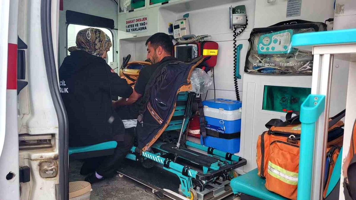 [YEREL / KAMU · Siirt · Eruh] Karla mücadele ekipleri yolları açıyor, hastalara zamanında müdahale yapılıyor