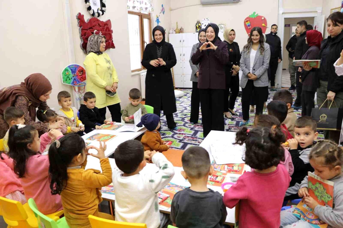 [YEREL / KAMU · Siirt · Eruh] Vali Kızılkaya'nın eşi, şehit ailesi, koruyucu aile ve kadın üreticilerle bir araya geldi