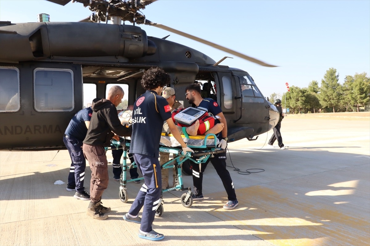 [YEREL / KAMU · Siirt · Eruh] Siirt'te İş Kazası: Yaralı İşçi Askeri Helikopterle Hastaneye Ulaştırıldı