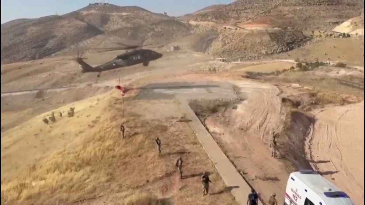 [YEREL / KAMU · Siirt · Eruh] İş Kazasında Yaralanan Ramazan Kaymaz Jandarma Helikopteri ile Hastaneye Kaldırıldı