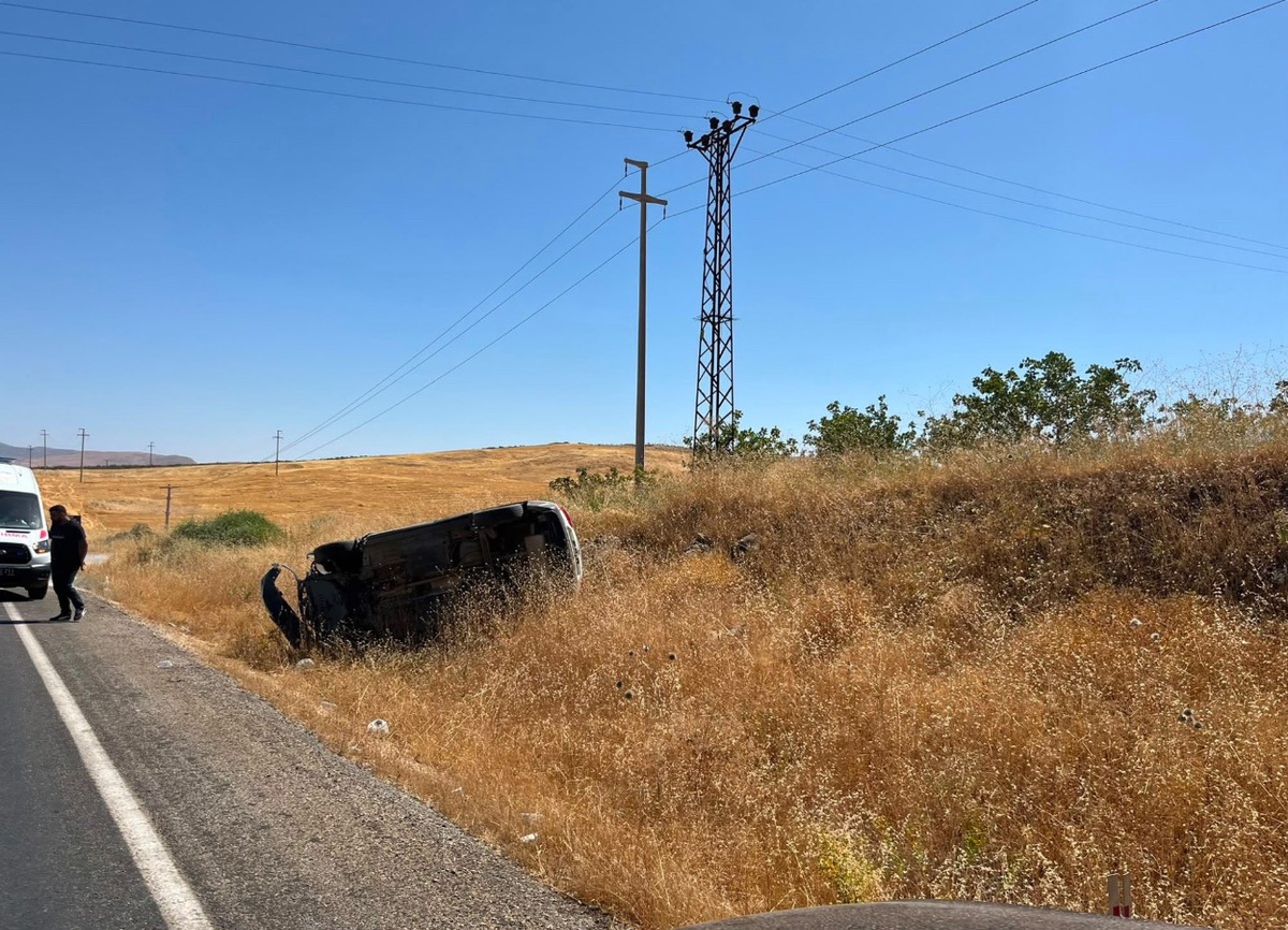 [YEREL / KAMU · Siirt · Kurtalan] Kurtalan’da takla atan otomobilin genç sürücüsü yaralandı