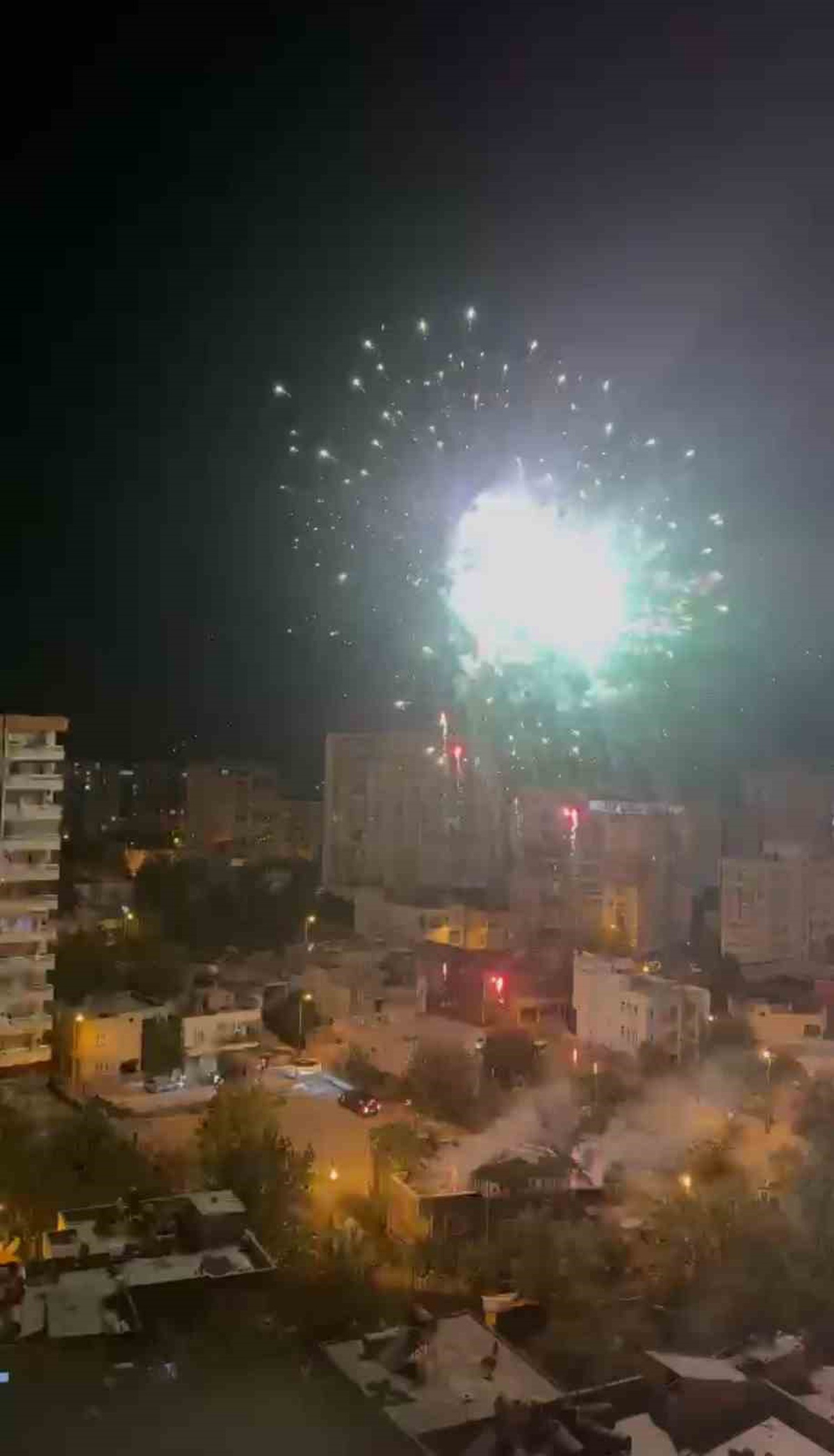 [YEREL / KAMU · Siirt · Kurtalan] Siirt'te gece yarısı havai fişek tepkisi