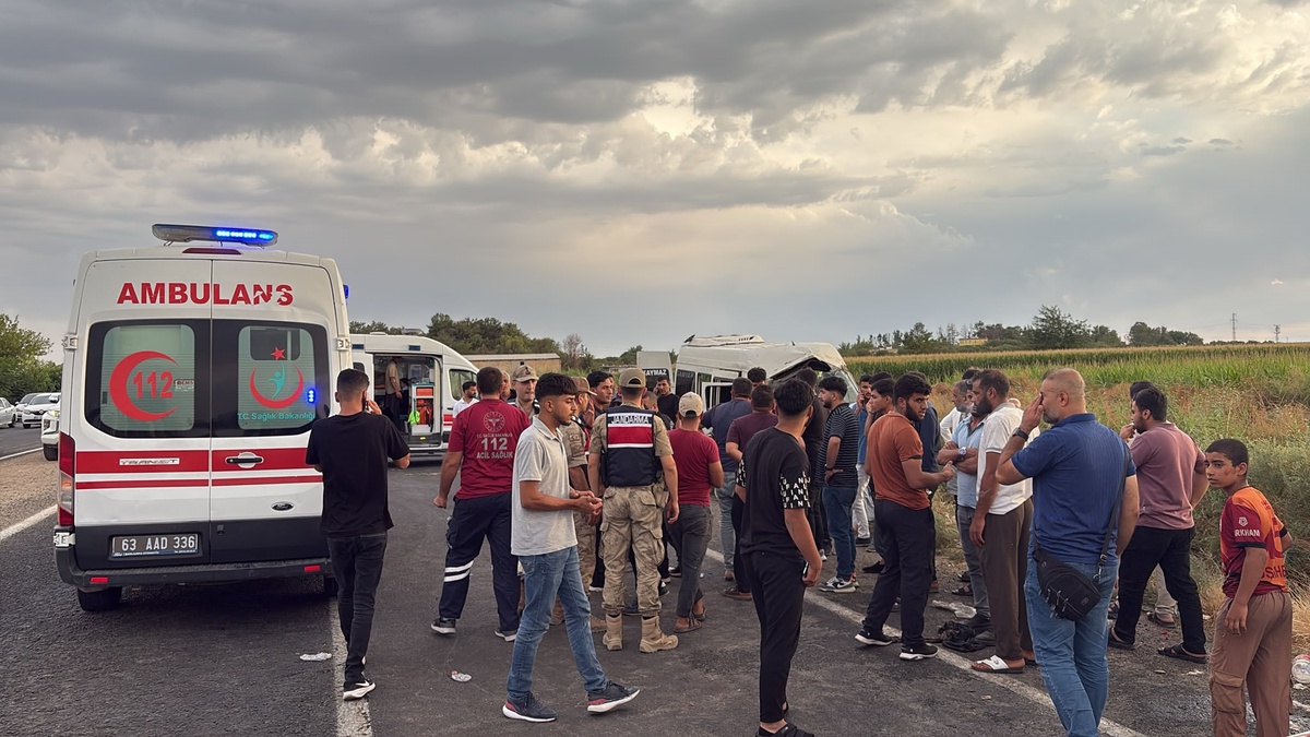 [YEREL / KAMU · Şanlıurfa · Akçakale] Şanlıurfa'da Tarım İşçilerini Taşıyan Minibüs Kanalda Devrildi: 19 Yaralı