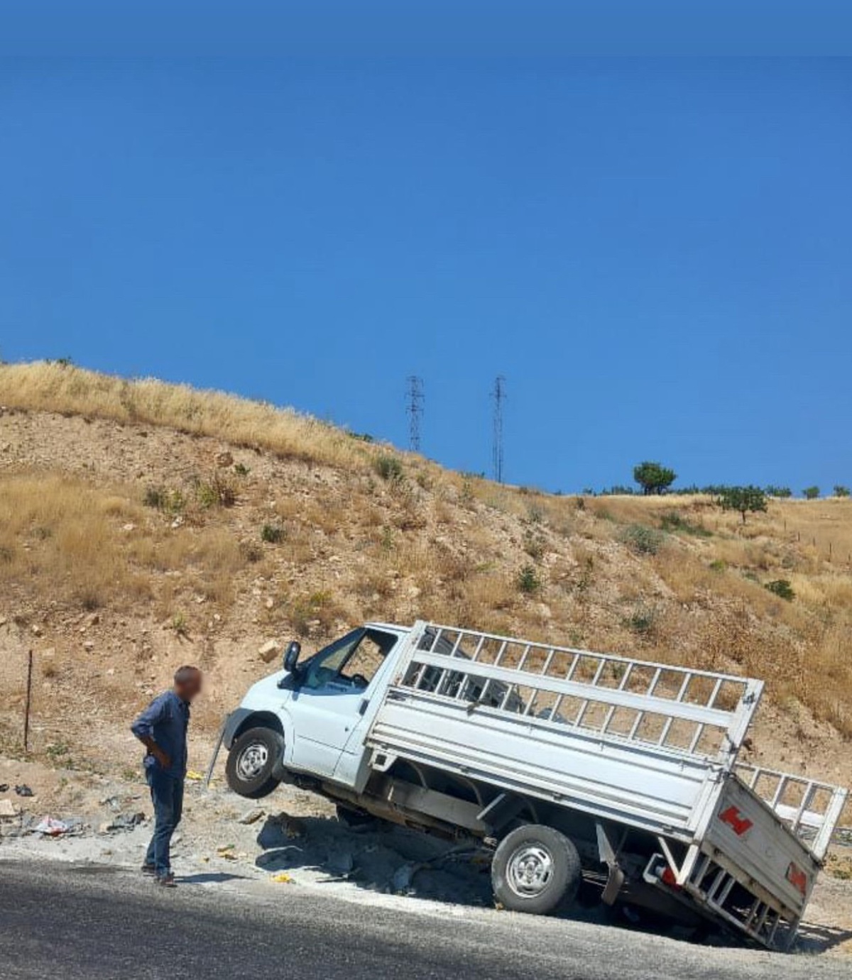 [YEREL / KAMU · Siirt · Şirvan] Siirt-Şirvan yolunda hafif ticari araç devrildi