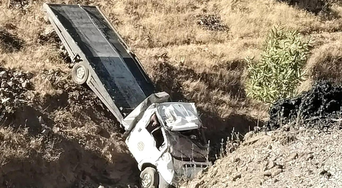 [YEREL / KAMU · Siirt · Şirvan] Siirt'te çekici şarampole devrildi: 2 yaralı