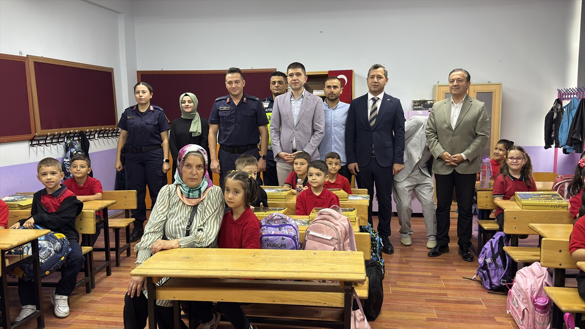 [BELEDIYE · Samsun · Alaçam] Şehit kızı Zeynep'i okula jandarma ekipleri götürdü