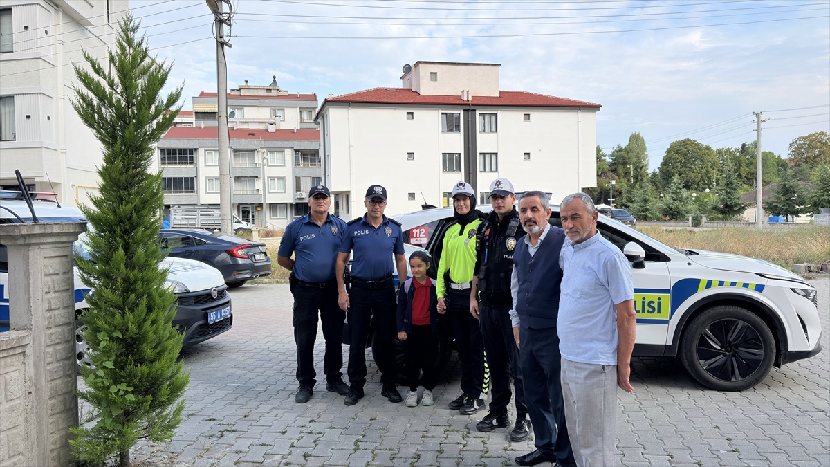 [BELEDIYE · Samsun · Alaçam] Şehit kızı Melis Nare Ceylan'ı okulun ilk gününde polisler yalnız bırakmadı