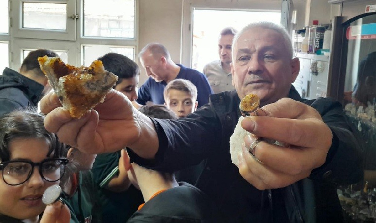 Kütahya Tavşanlı'da Abdullah Taktak Ortaokulu öğrencileri taş ustalarını ziyaret etti