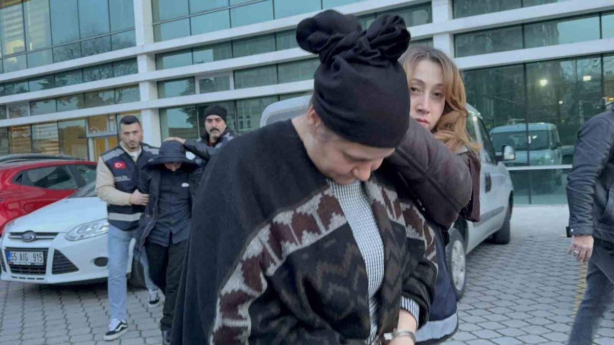 Samsun'da geçmişte ilişki yaşadığı adamı öldürdüğünü söyleyen kadın, kocası ve oğluyla hakim karşısına çıkıyor! Müebbet istendi