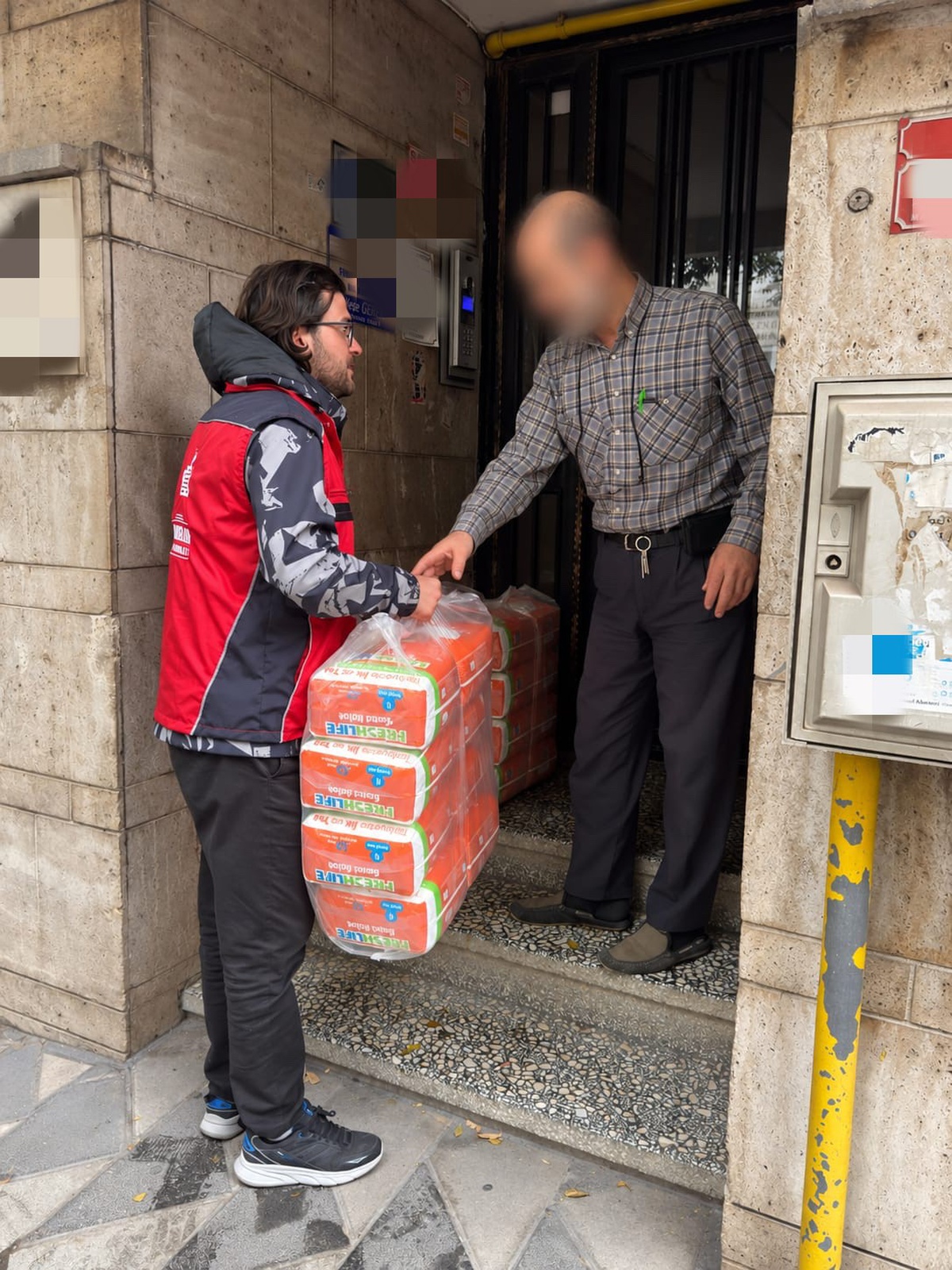 Kütahya'da Germeyanoğlu Vakfı, evde tedavi gören hastaya hasta bezi desteği verdi