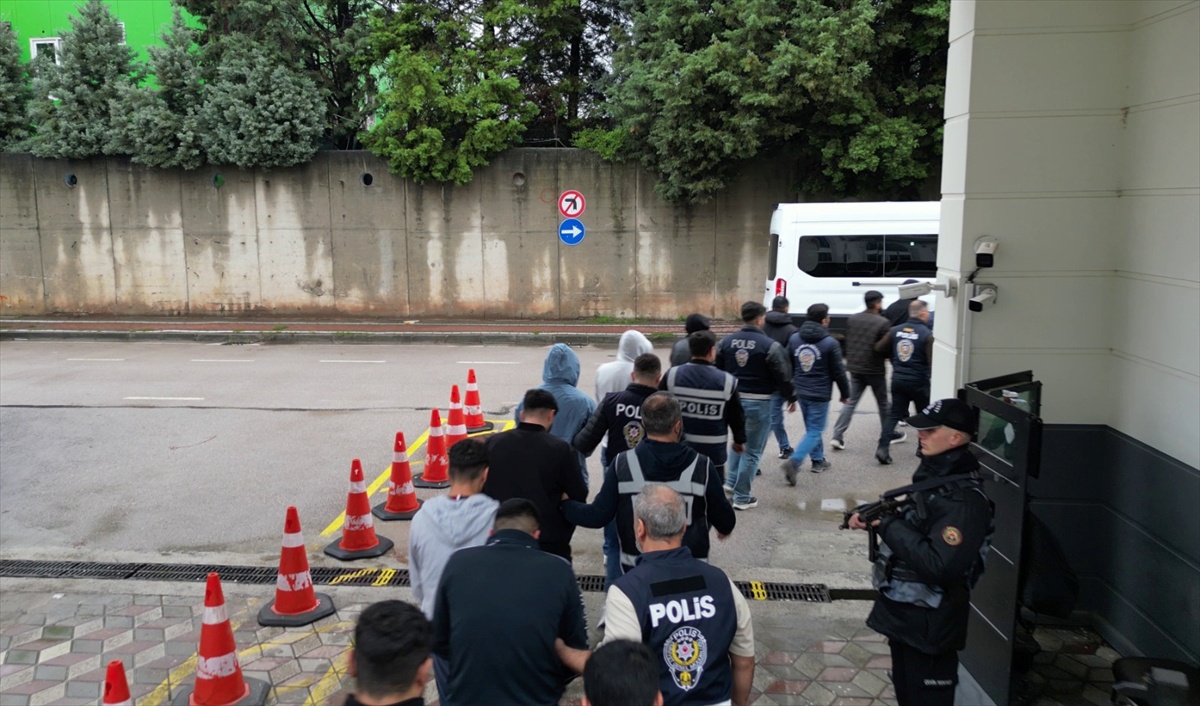 Kocaeli merkezli 16 ilde yasa dışı bahis soruşturmasında 34 zanlıdan 29'u tutuklandı